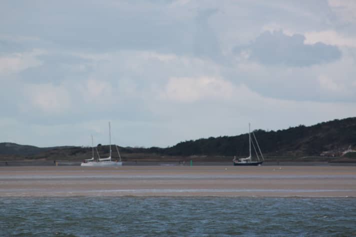   Vor Terschelling fallen bei Niedrigwasser große Sandbänke trocken