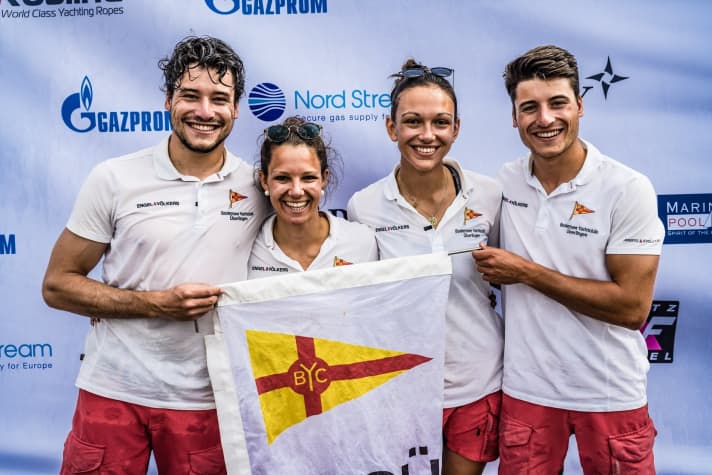   Il numero uno della 2ª Bundesliga dopo la prima prova di forza della stagione: l'equipaggio del Bodensee-Yacht-Club Überlingen
