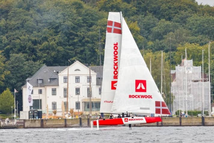   Le GC 32 "Rockwool" devant la rive de Kiel