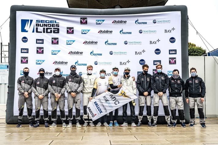   Das Erstliga-Podium: Bei der zweiten Regatta in Kiel und der vierten insgesamt in dieser Saison setzte sich der Münchner Yacht-Club gegen OneKiel (links) und den Norddeutschen Regatta Verein durch