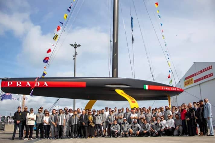   Eager observers immediately noticed this group christening photo: The foils are nicely hidden...