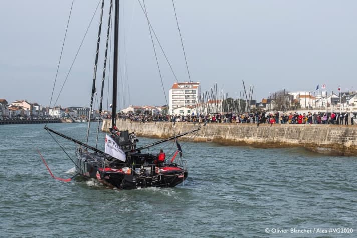   Beyou ha spiegato a Les Sables-d'Olonne di essere stato aiutato nella sua decisione di ripartire anche dal grande sostegno del pubblico