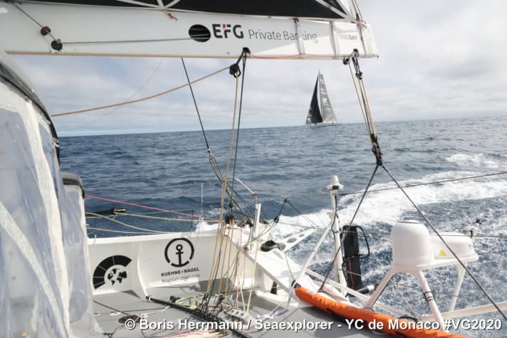   Boris Herrmann de "Seaexplorer - Yacht Club de Monaco" a des perspectives de duel passionnantes : "Le Roi Jean" Le Cam et lui continuent d'évoluer quasiment nez à nez dans les conditions exigeantes du Pacifique Sud.
