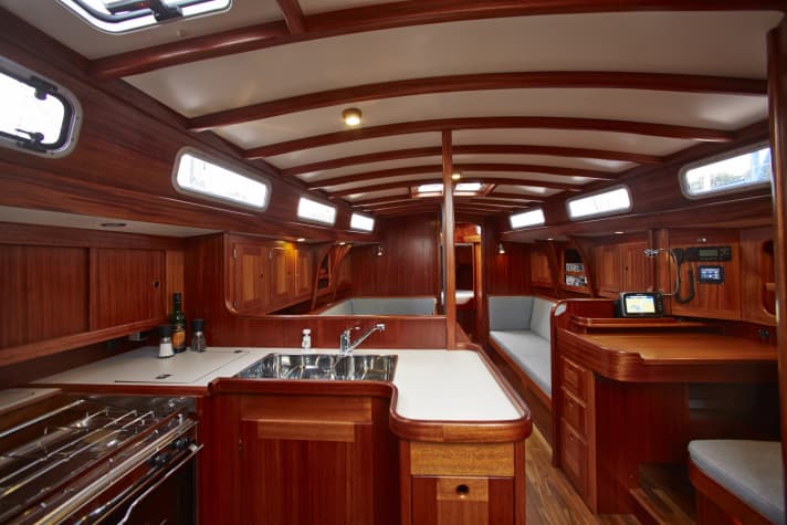   Finest boat building: Scalar 40 from the inside