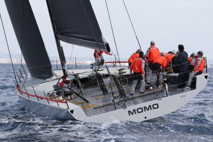   Piatto, largo, mirato: Maxi 72 "Momo"