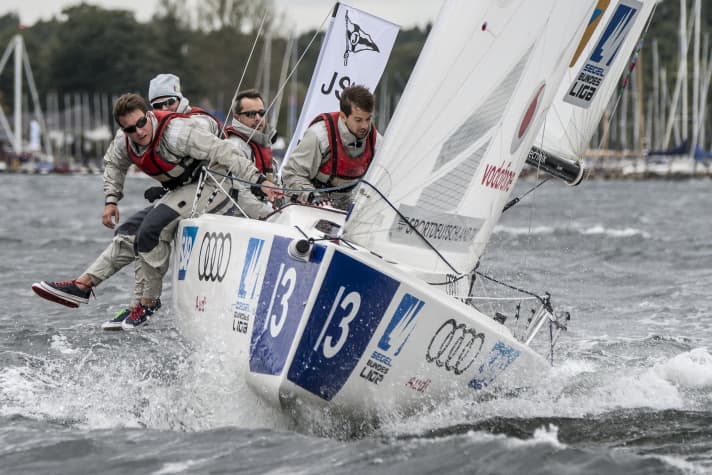   La squadra del Joersfelder Segel-Club in azione al vertice del campionato a Glücksburg