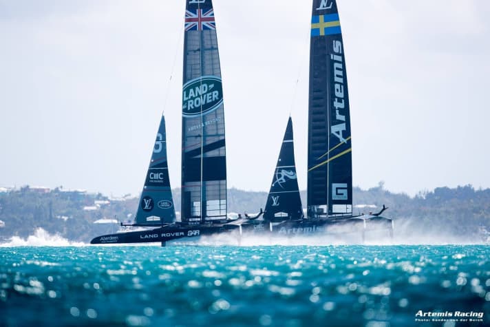   Wichtiger Sieg für die Moral: Nach schwachen Trainingsergebnissen hatte das britische Team Land Rover BAR viel Kritik einstecken müssen, während sich das schwedische Team Artemis Racing sehr stark präsentiert hatte. Zu Beginn der Cup-Qualifikation war es anders herum: Die Briten siegten