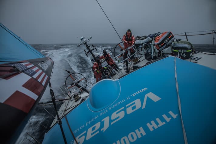   Dran an den Spitzenreitern: Vestas 11th Hour Racing hatte schon die erste Etappe gewonnen und liegt auf Kurs Kapstadt wieder gut im Rennen