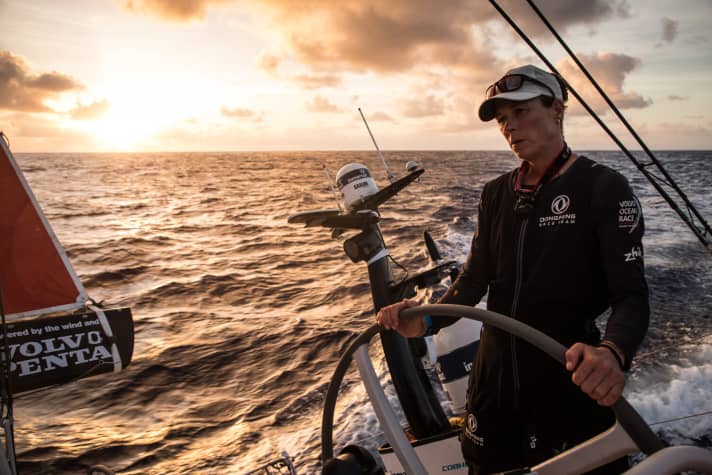   La timoniera di Dongfeng Carolijn Brouwer è una delle atlete di questa 13a edizione della Volvo Ocean Race che può sperare di essere la prima donna a vincere la maratona oceanica. Questo è l'obiettivo dichiarato dell'olandese.