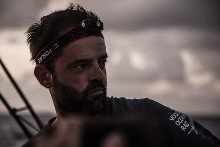   Dongfengs erfahrener Navigator Pascal Bidégorry denkt darüber nach, wie sein Dongfeng Race Team noch mehr Druck auf Mapfre ausüben kann