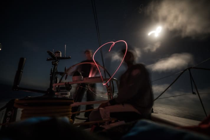   Diesen herzigen Hingucker schickte Anbord-Reporter Martin Keruzore vom Team Dongfeng
