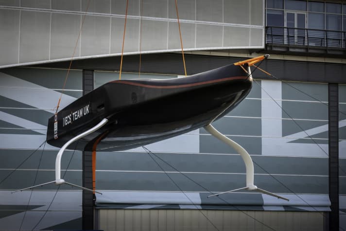   Die neue "Britannia" kurz vor ihrer Taufe