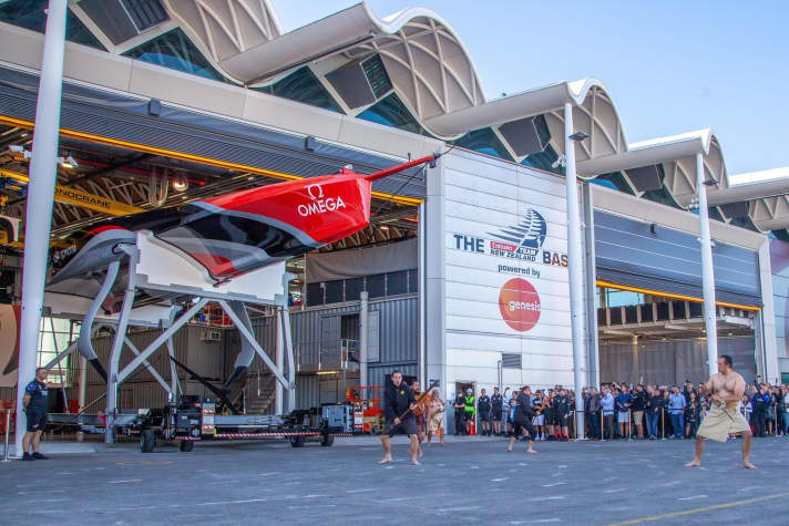   Bulky bolide: "Te Rehutai" sticks its nose out of its hall