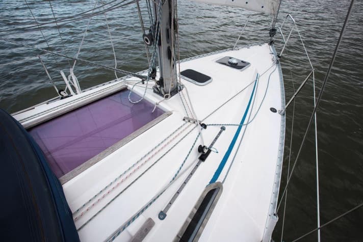   Nass: Dem Luk fehlt die Garage. So kann Wasser an Deck leicht in die Kajüte spülen.