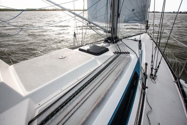   Slide: The lines on deck roll away when you step on them - dangerous for novices on board.