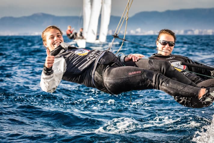   Birte Winkel lève le pouce : samedi, la sœur de Malte Winkel se battra avec la barreuse Theres Dahnke pour sa participation aux Jeux olympiques