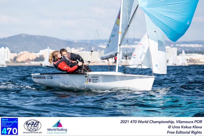   Theres Dahnke et Birte Winkel se battent pour leurs chances olympiques lors de la finale des médailles samedi. A 22 et 23 ans, elles sont le plus jeune équipage de la German Sailing Team à participer à ces championnats du monde.