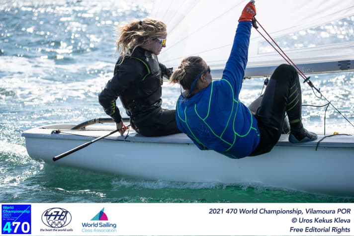   A law student and a sports scientist in one boat: helmswoman Luise Wanser and foresailor Anastasiya Winkel
