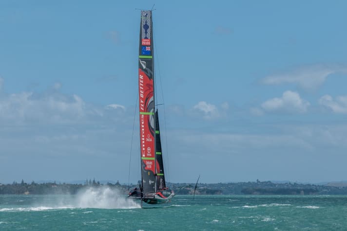   L'équipe Emirates Team New Zealand à l'entraînement