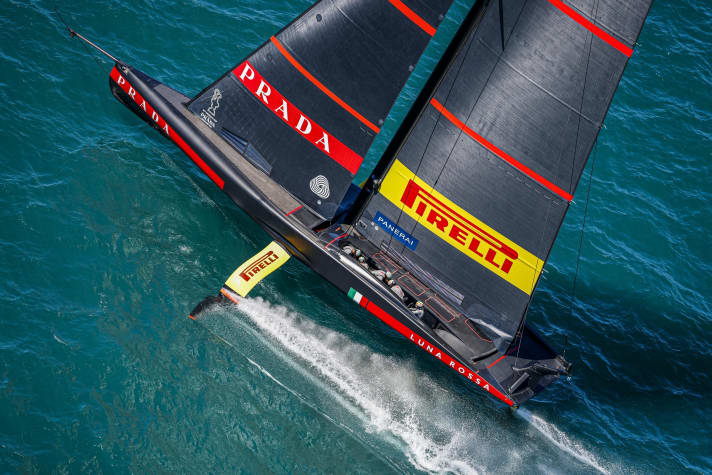   Arrivati alla semifinale della Prada Cup molto più velocemente che nelle eliminatorie: l'italiana "Luna Rossa".