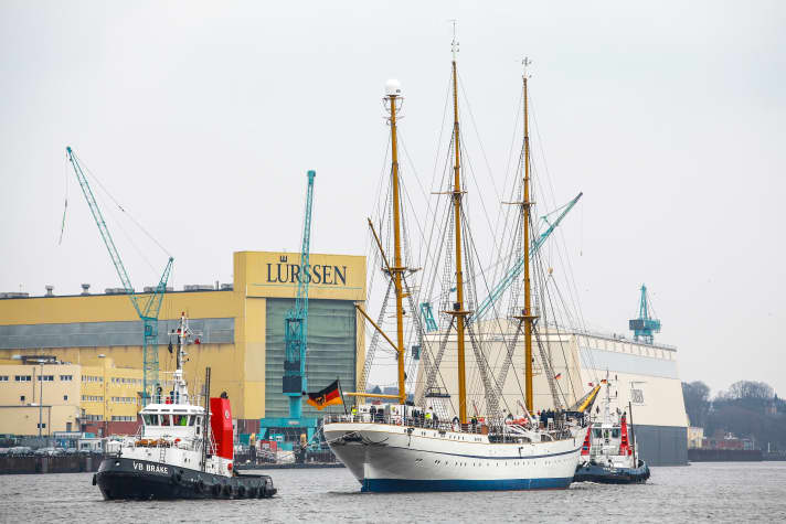   Transfer of the sail training ship to the Lürssen shipyard in Lemwerder