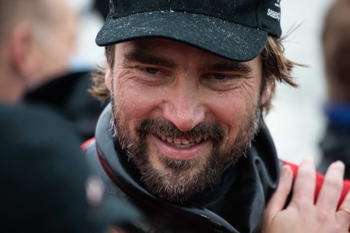   Angekommen und glücklich: Boris Herrmann in Les Sables-d'Olonne