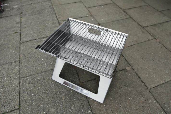 Les barbecues pliants sont maniables et disposent d'une surface de cuisson étonnamment grande