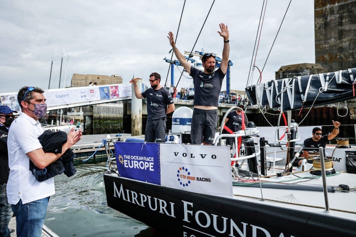   Yoann Richomme's farewell wave in Lorient almost looked like jubilation. The start went perfectly for the team around the French skipper on the technically best-equipped boat