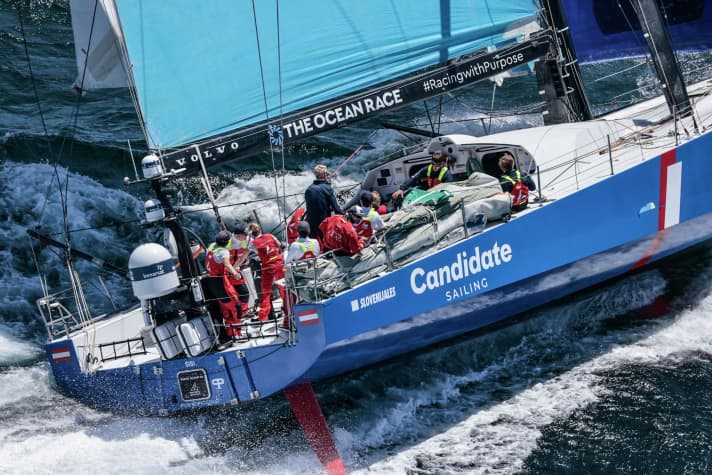   Après un bon départ, The Austrian Ocean Race Project a d'abord été relégué à la dernière place de la flotte des VO65. Mais au classement général, les Autrichiens sont toujours numéro un.