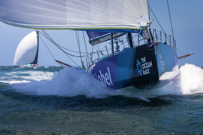   L'équipe AkzoNobel Ocean Racing est troisième après la première étape et la course côtière