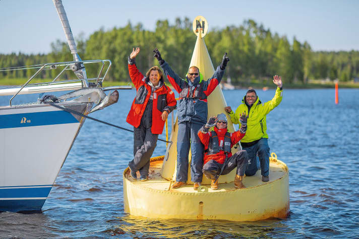   The destination: The obligatory arrival photo on the buoy is part of it. Here is the crew of the HR 48 "Wilma" 2019