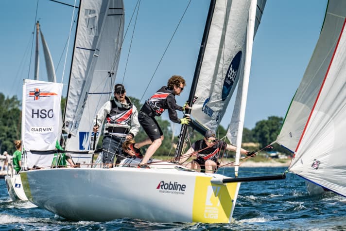   L'equipaggio dell'Hamburg Sailing Club in azione