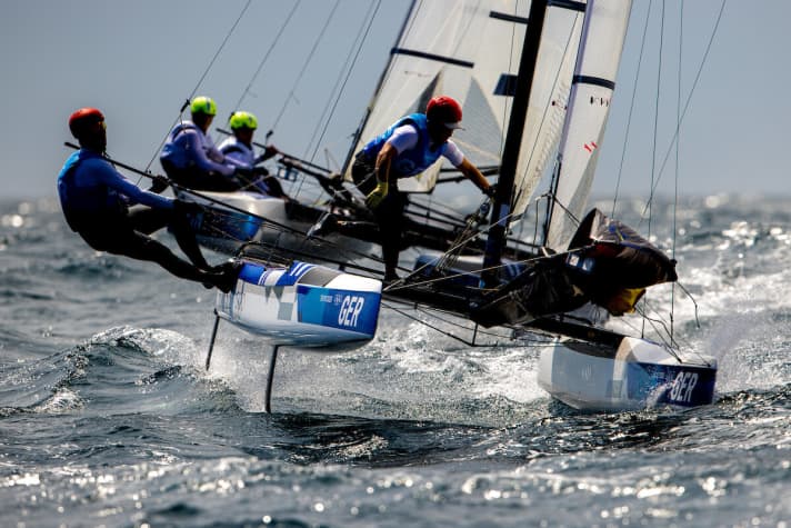   Paul Kohlhoff et Alica Stuhlemmer réalisent des performances constantes de classe mondiale lors de la première olympique de la jeune voileuse de 21 ans seulement. Troisièmes au classement général, les Kieler feront une pause vendredi