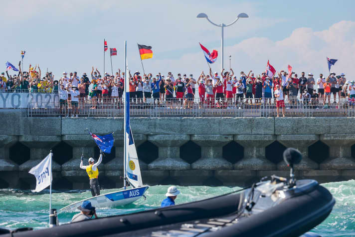   The teams of the laser finalists finally provided a touch of fan excitement on the pier of Enoshima's Olympic harbour in the arena, which was closed to spectators