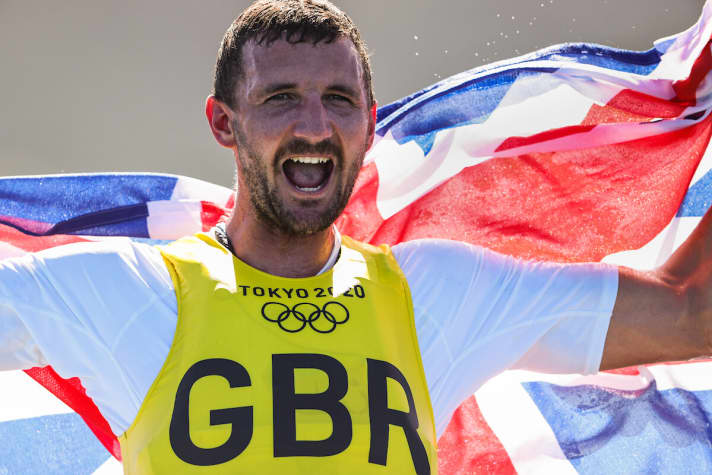   L'ultimo della sua specie: il velista britannico Giles Scott ha dominato la classe Finn dopo il ritiro del suo connazionale Sir Ben Ainslie e ha conquistato la sua seconda vittoria olimpica in Giappone. È stata l'ultima apparizione olimpica della classe per il momento, che è stata rimossa dal programma velico per il 2024.