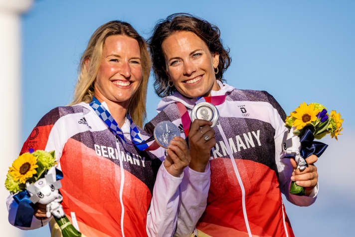   Two of the six German medallists at the Enoshima Olympic regatta: Tina Lutz and Susann Beucke sailed to the podium in the 49erFX. Erik Heil and Thomas Plößel won bronze in the 49er and Paul Kohlhoff and Alica Stuhlemmer in the Nacra 17