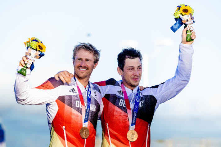   Ils l'ont refait : pour la deuxième fois après 2016 à Rio de Janeiro, Erik Heil et Thomas Plößel ont également remporté le bronze olympique au Japon. Pour cela, ils ont été honorés lundi comme équipe sportive de l'année à Hambourg.