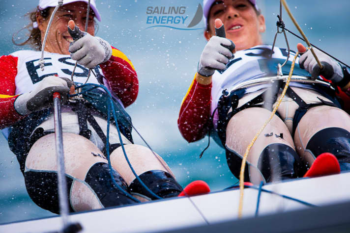   Charakterstark und sympathisch: die spanischen Olympia-Vierten im 49erFX, Tamara Echegoyen Dominguez und Paula Barcelo Martin,  blieben auch ohne Happy End am Ende der olympischen Medaillenjagd tolle Botschafterinnen ihres Sports. Und das, obwohl es für Steuerfrau, Matchrace-Olympiasiegerin, Weltmeisterin und Weltumseglerin Tamara Echegoyen der zweite vierte Platz bei Olympischen Spielen in Folge war