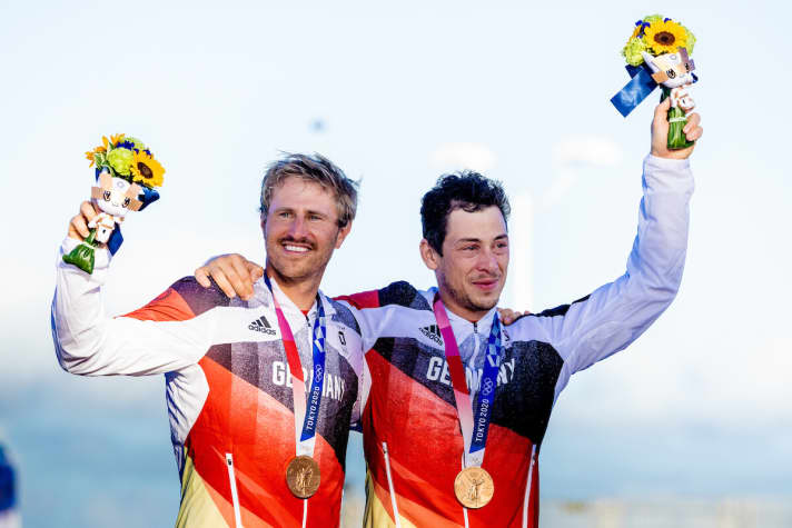 Vor zwei Wochen feierten die besten deutschen 49er-Segler Erik Heil und Thomas Plößel ihre zweite olympische Bronzemedaille auf dem Podium in Enoshima. Am kommenden Wochenende sind sie als aufmerksame Beobachter zu Gast beim SailGP in Aarhus