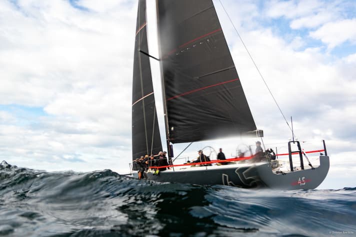   Halbtrocken 4.5" di Michael Berghorn nell'unica regata con vento leggero del giorno