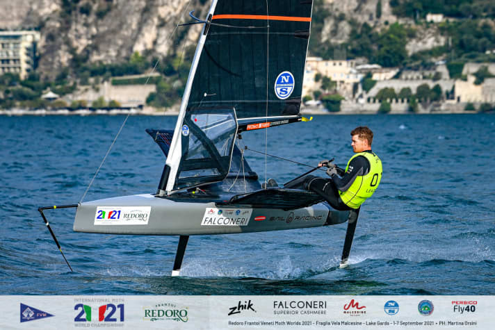   Won the second World Championship title in a row with an almost identical result to 2019: Moth King Tom Slingsby from Australia