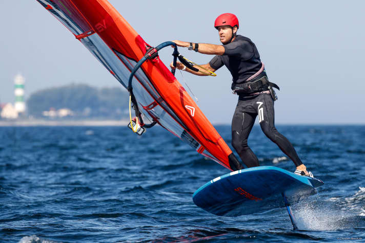   iQFoil ace Sebastian Kördel in action