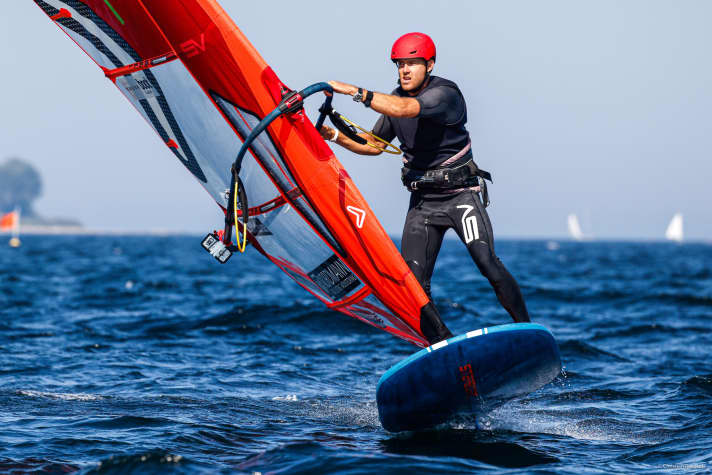   Germany's best iQFoil surfer and an Olympic hopeful for 2024: Sebastian Kördel is enthusiastic about his sport off Kiel