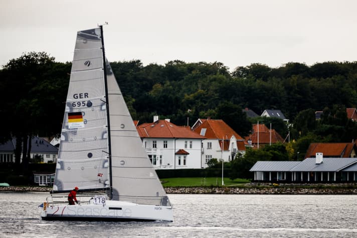   Voile idyllique danoise dans le Silverrudder