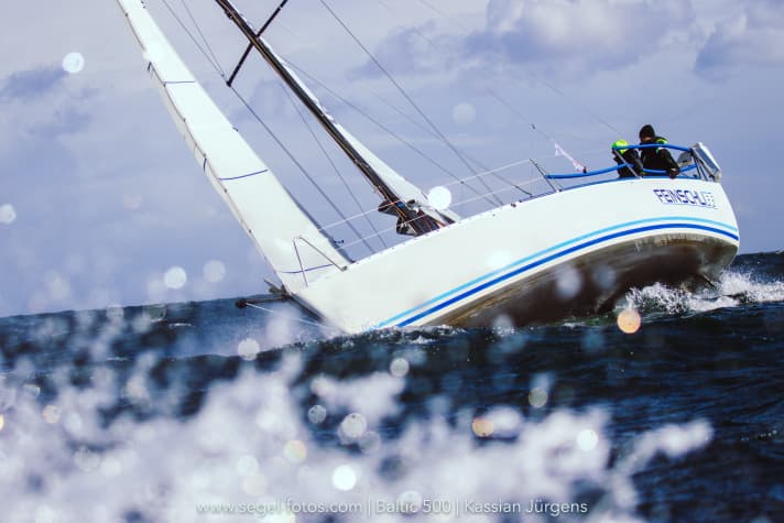   Le F & F 95 modifié "Feinschliff" de Dirk Meiburg dans les vents puissants le jour du départ de la Baltic 500