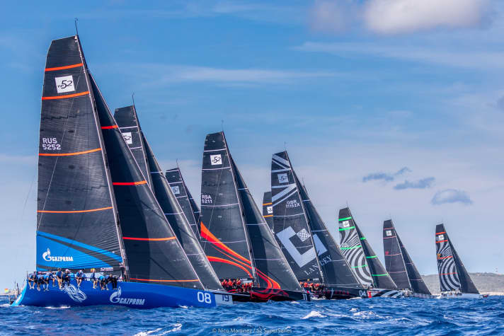   La 52 Super Series è di solito vicina come all'inizio, anche in pista