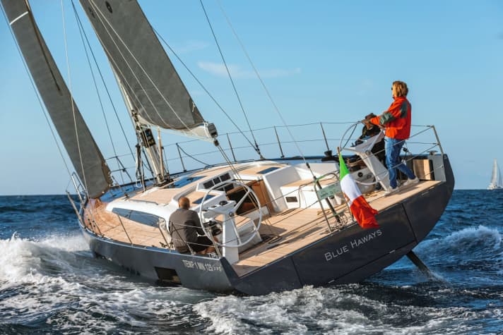   Hull length 12.36 m; width 4.10 m; weight 9.4 tonnes; price 367,710 euros