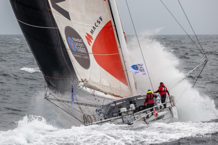   Isabelle Joschke, skipper du Macsf, prend le départ de la Transat avec Fabien Delahaye.