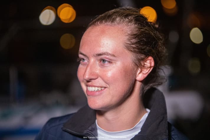   In this photo moment, Lina Rixgen's mini world was still reasonably intact, but as of today it is no longer: with a heavy heart, the "Avanade" skipper had to give up for stage two