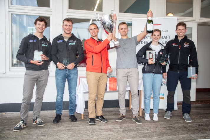  The three most successful crews of the 40th Championship of Champions (from right): Tobi Schadewaldt, Juliane Adelssen, Justus Joel Mickausch, Paul Pietzcker, Matti Cipra and Malte Winkel
